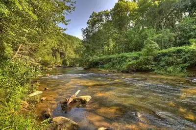 Image de New! Fightingtown Creek, Hot Tub