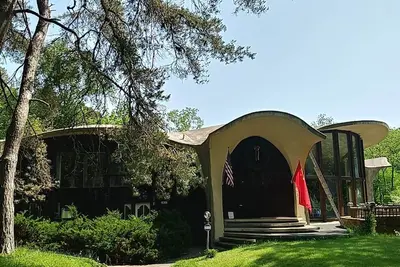 Image de House Of The Future Mansion, 2 Huge Bedrooms w/ WiFi, Ac in Woods of W. Lansing