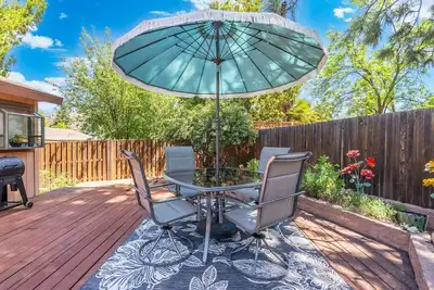 Image de Perfect Location! Casita Sedona is a Quiet 2br/2ba WiFi- Ac-Bbq- large Backyard
