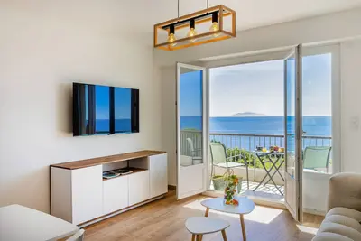 Image de Casa des Iles, appartement refait à neuf face à la mer