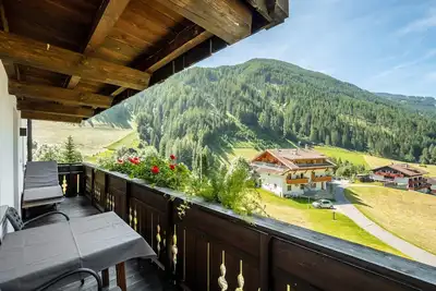 Image de Appartement 'Bergkristall 1' avec vue sur les montagnes, jardin partagé et Wi-Fi