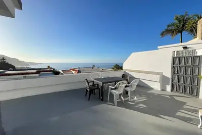 Image de Maison de vacances 'Seaview, Amazing Sunsets' avec vue sur la mer, terrasse privée et Wi-Fi