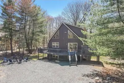 Image de Spacious 6-bd chalet in Lake Harmony, Hot tub, WiFi, Ac, Lake Access
