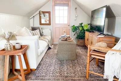 Image de Beach Haven Bungalow #2-Sweet Beach Chic Cottage