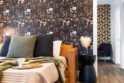 Image de Stone & Flora 2br Condo Near Downtown and Bay