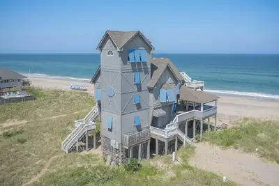 Image de Stay at The Inn at Rodanthe—iconic 6br oceanfront home from Nights in Rodanthe, pure luxury.