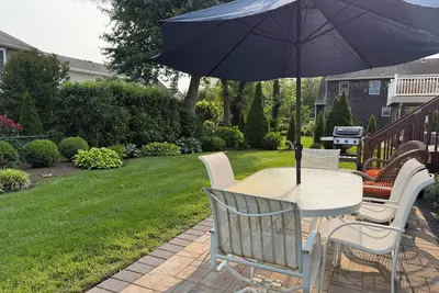 Image de South End 4br, 5 pool beach badges, bikes. Shady private yard. sleeps 10