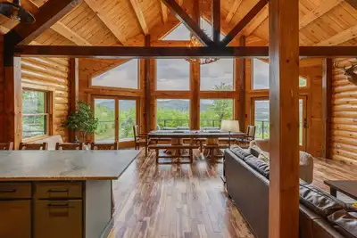 Image de Mountaintop Cabin with Incredible View