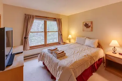 Image de Riverfront Condo w/ Outdoor Pool