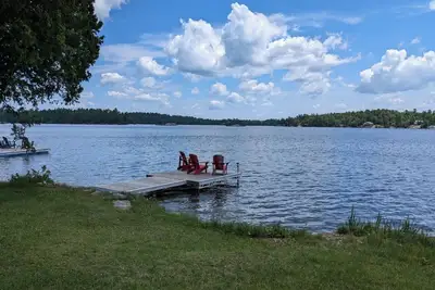 Image de Lakefront cottage\nTrue cottage charm. . . . wide open lake views