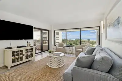 Image de Oceanfront | Private Balcony | 3rd Floor Amelia Surf and Racquet Condo