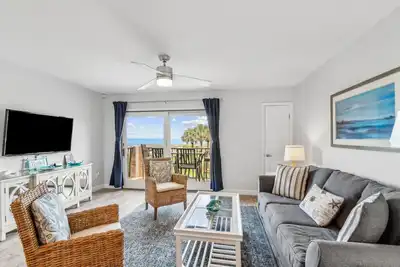 Image de Oceanfront | Totally Updated Sailmaker Townhome | Gorgeous Oceanfront Views