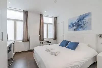 Image de Elegant room with private bathroom near city center