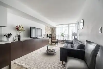 Image de Amazing 2br Suite - Heart of Toronto - Free Parking