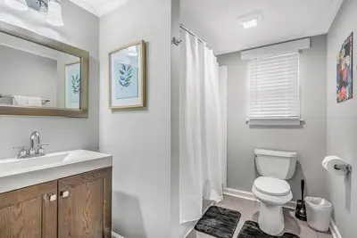 Image de Pet-Friendly - Art-Inspired Stay Near Downtown - Perfect for Work & Play