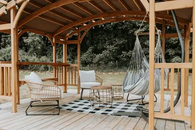 Image de Cozy Boho Home w/ Fireplace & Pergola. Pet-Friendly & 9mi to Saratoga Track!