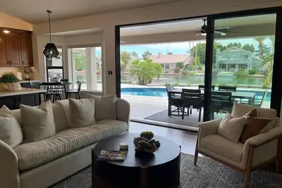 Image de Val Vista Lakefront Gem, Game Room, Htd Pool, Patio Tv, Fire Pit, Kayaks, Bikes