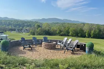 Modern 4-bedroom Country House in Stanley with WiFi, and A Big Sky View!