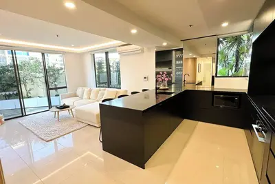 Image de Modern, central, renovated apartment nr. beach & located in the Paradise Centre.