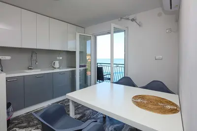 Image de Appartement de deux chambres prés de la plage Razanj, Rogoznica (A-24569-c)