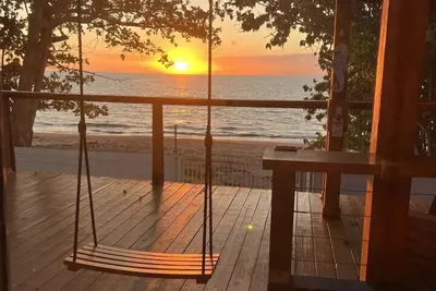 Image de Coastal Oceanfront Hideaway w/ 3br & Private Deck