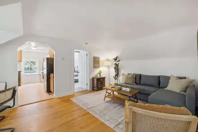 Image de Bright, Clean & Cozy Newly-Renovated 2br! Welcome!