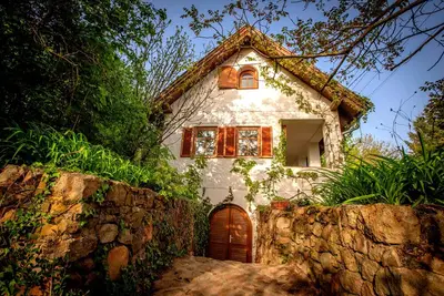 Image de Charming vacation home in a lush garden