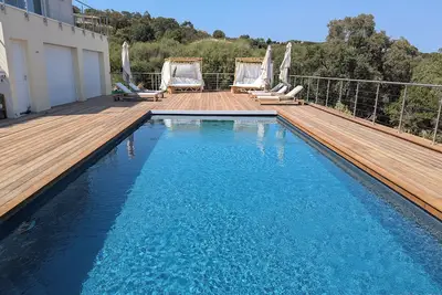 Image de Villa avec piscine et vue mer à 230m de la plage