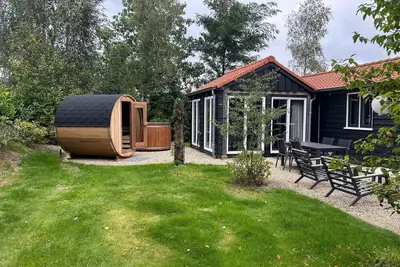 Image de This holiday home with private sauna and hot tub features a cosy living room with open kitchen, one bedroom and a spacious green outdoor area.