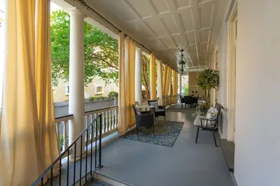 Image de Sweetgrass Sanctuary in the Heart of Charleston