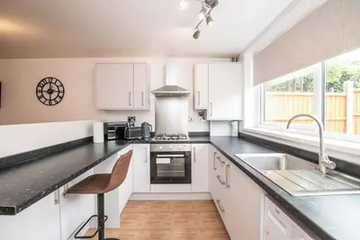 Image de Immaculate 4 bed house with free parking