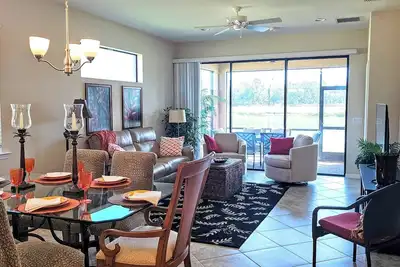 Image de Beautiful spacious 2br/2ba villa on golden pond