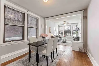 Image de Updated, W/D, Easy Parking, Best Lakeview Location