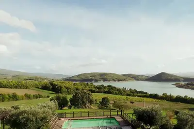 Image de Family-friendly organic farmhouse, authentic Tuscan experiences, lake-view pool