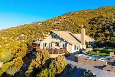 Image de The Springcrest Chalet