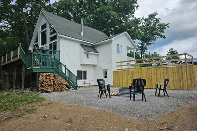 Image de Fantastic 4 bedroom chalet sleeps 10 close to trails and Higgins lake
