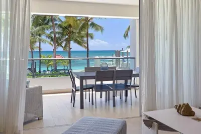 Image de First floor Marbella Luxury beachfront pool