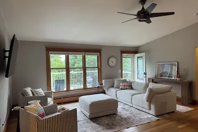 Image de Welcoming 4-bedroom lake house On The Golf Course  with WiFi  in Alexandria