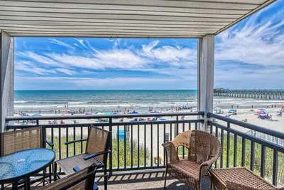 Image de Three Bedroom Oceanfront Condo with a Pool