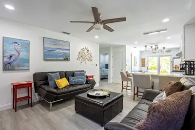Image de Happy 2br Bungalow Walk to Bay & Downtown