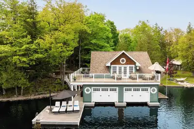 Image de Waters Edge Lake Joe