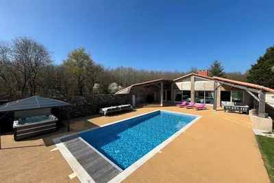Image de Ferme vendéenne, entièrement rénové avec piscine chauffée