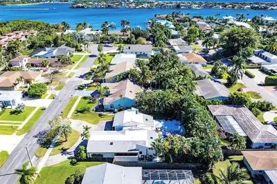Image de New Listing! Stunning South Florida Escape! 5 minutes to beach!