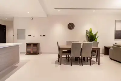 Image de Spacious 1 Bhk with City Views