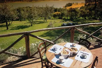 Image de Tuscan getaway: pool, lake view & warm family hospitality in organic farmhouse