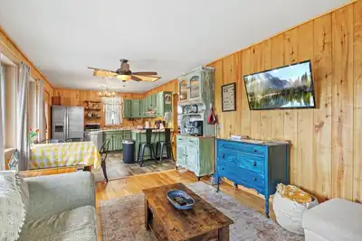 Image de Charming A-Frame Cabin in the Woods