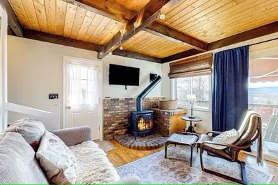 Image de New! Beautiful mountain view, big deck, grill, fireplace, firepit - 3bd/1. 5ba