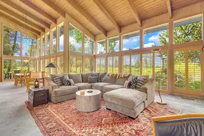 Image de Ac, great for families, Pet friendly, great perks, huge kitchen, amazing views!