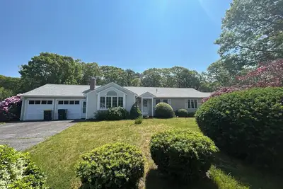 Image de Charming, Bright 3br/2ba – Walk to Beach, Ac, Grill, Fire Pit & Private Backyard