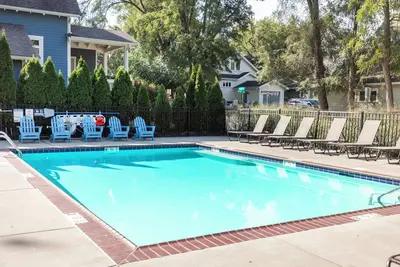 Image de Taylor Street Retreat, a freshly updated home just steps from an Hoa pool and do